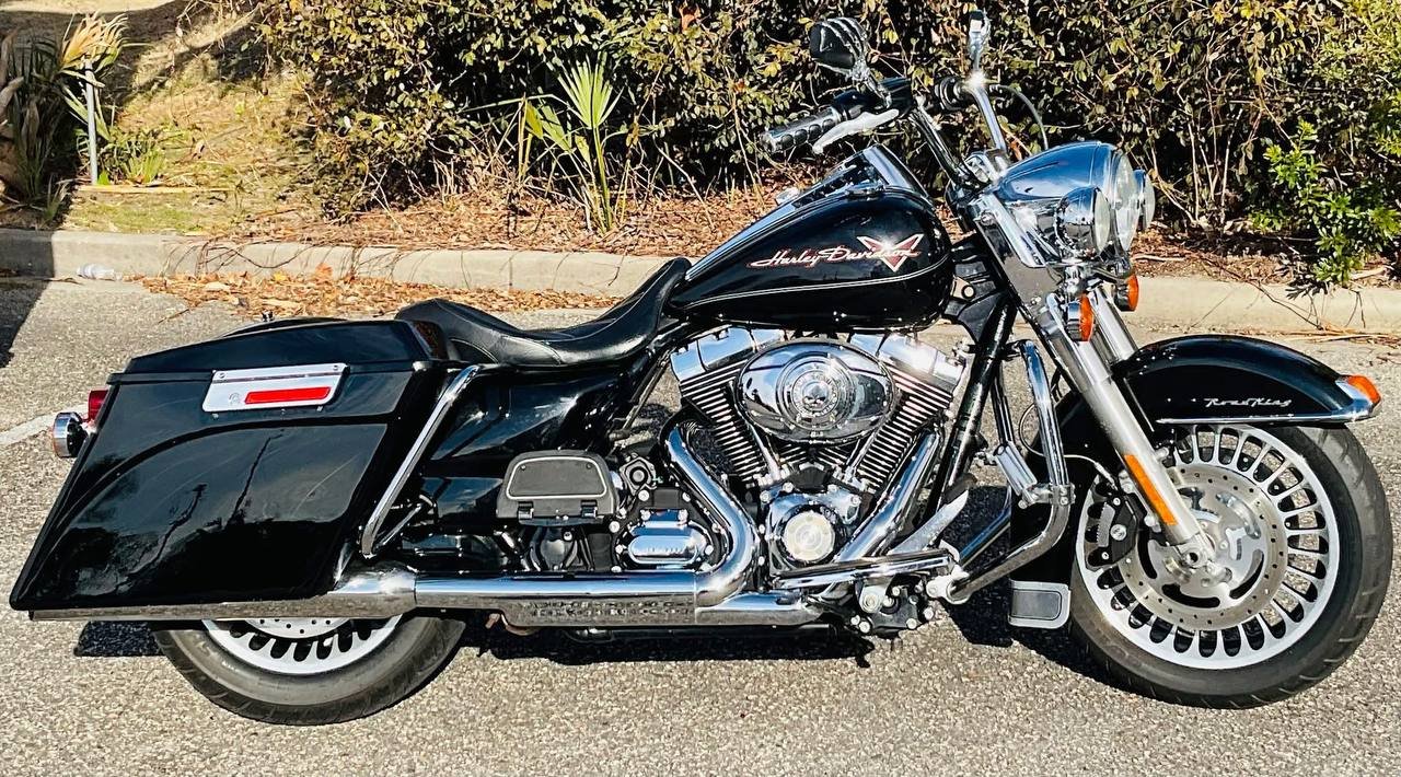 2011 Harley-Davidson Road King Custom Touring Bagger - Image 2