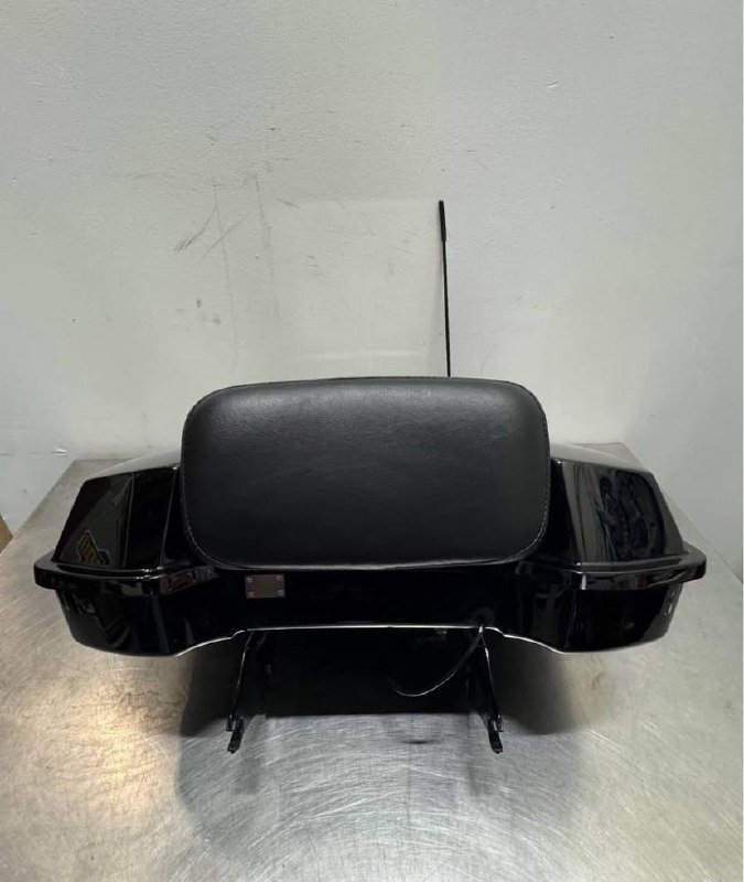 OEM Harley-Davidson Chopped Tour Pack Quick Disconnect Vivid Black - Image 4