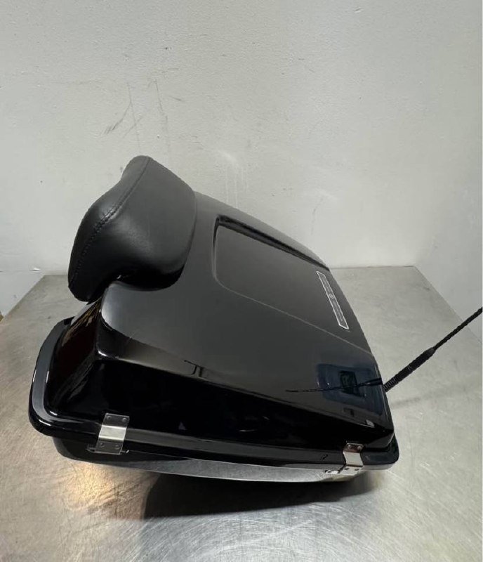 OEM Harley-Davidson Chopped Tour Pack Quick Disconnect Vivid Black - Image 2