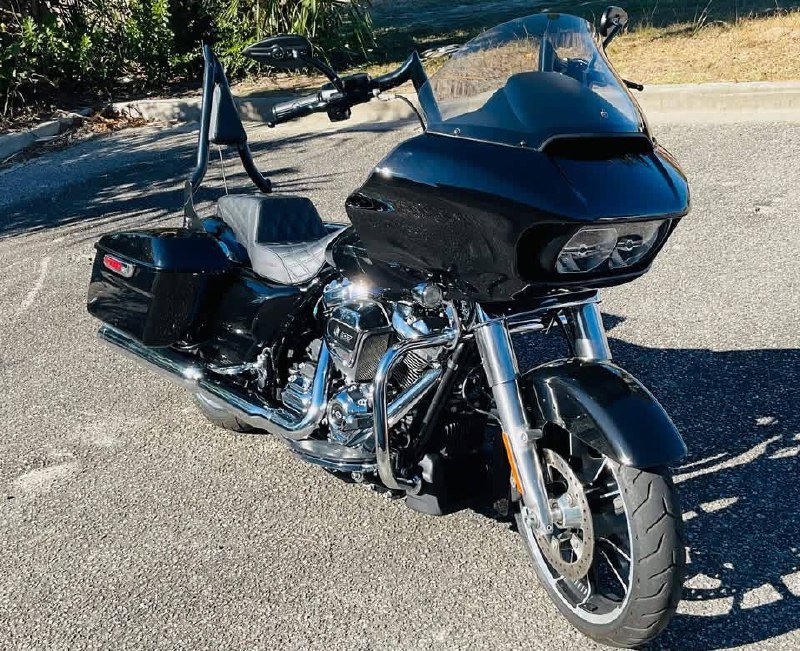 2023 Harley-Davidson Road Glide Low Miles Custom Touring Bagger - Image 3