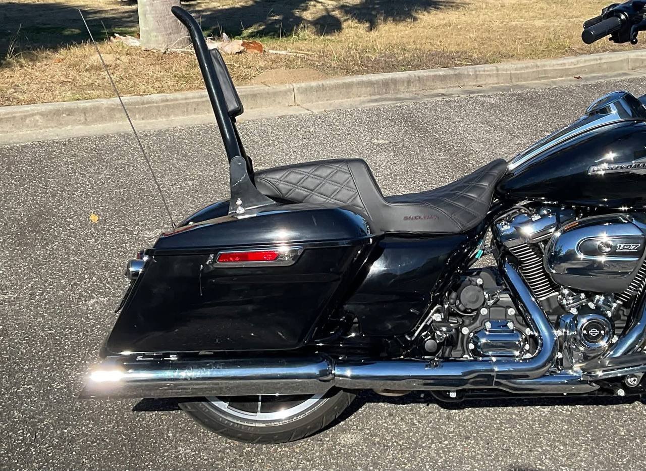 2023 Harley-Davidson Road Glide Low Miles Custom Touring Bagger - Image 4