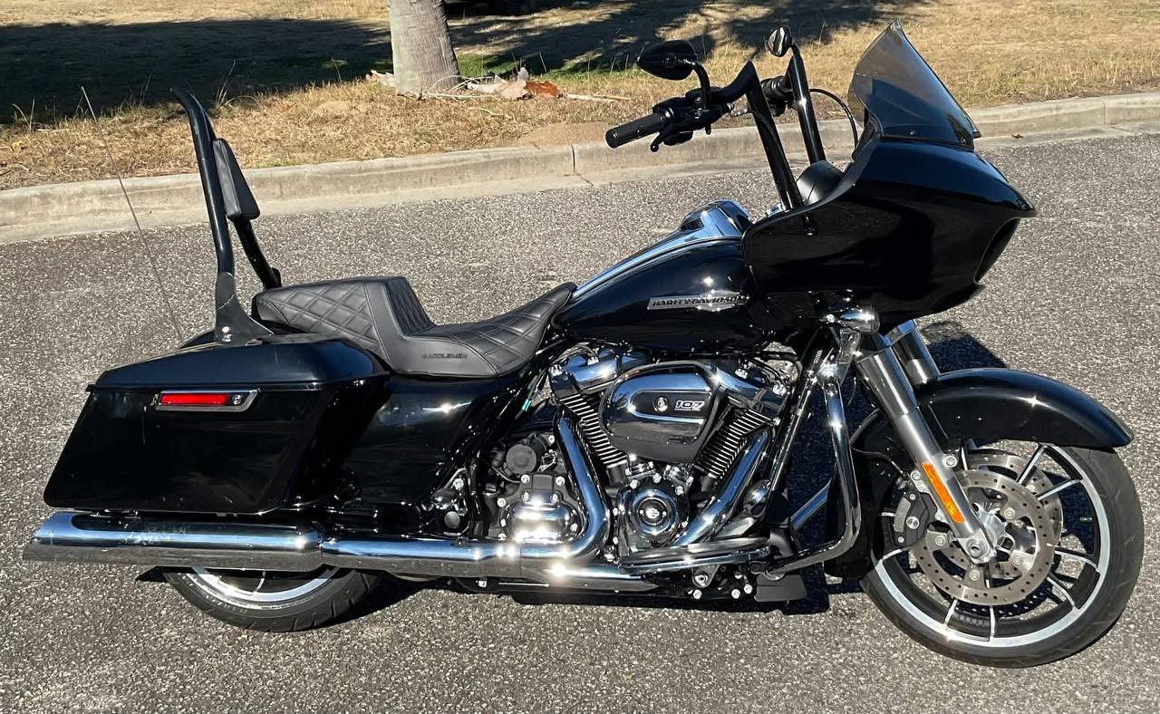 2023 Harley-Davidson Road Glide Low Miles Custom Touring Bagger - Image 5