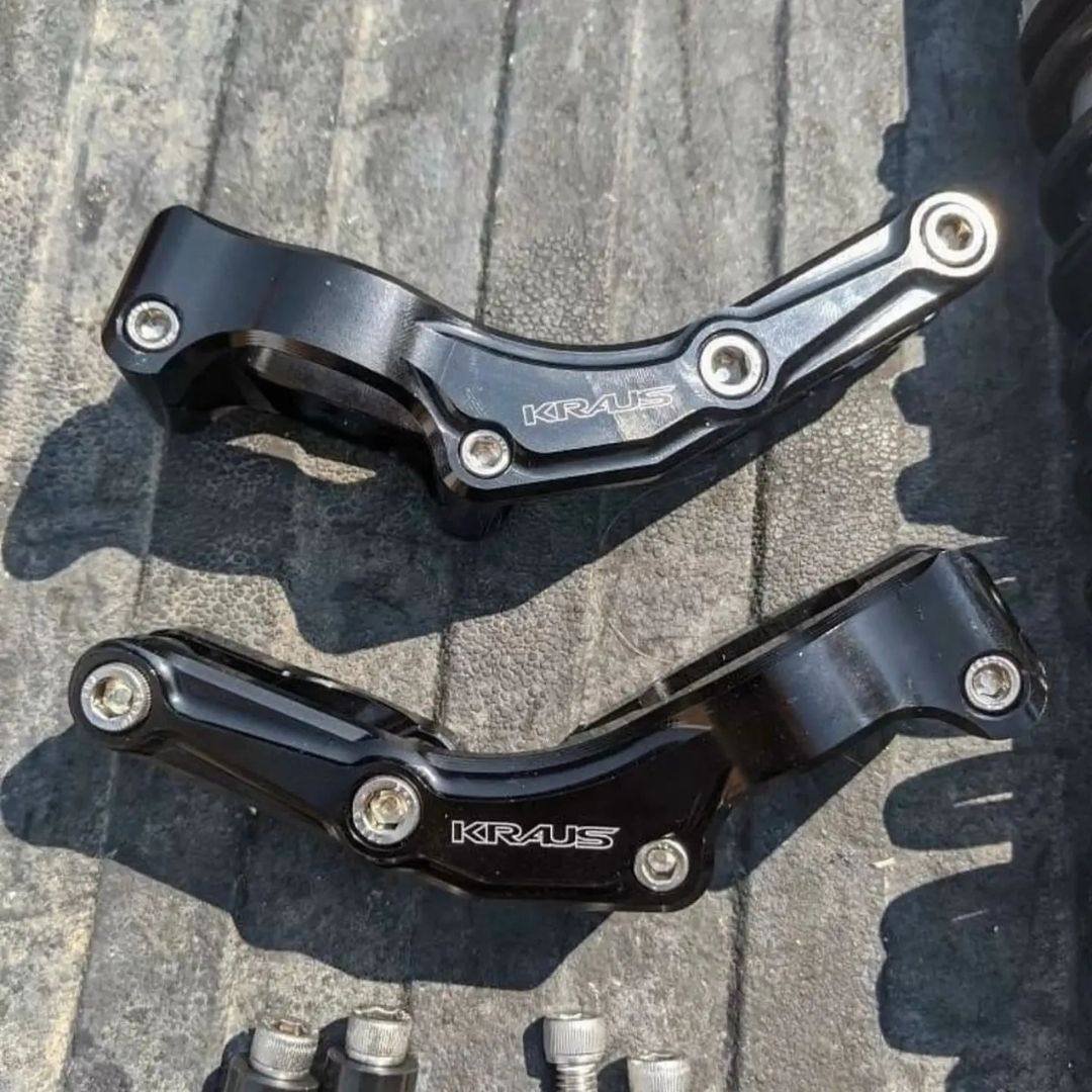 Ohlins 044 Rear Shocks With Reservoir Brackets - Image 4