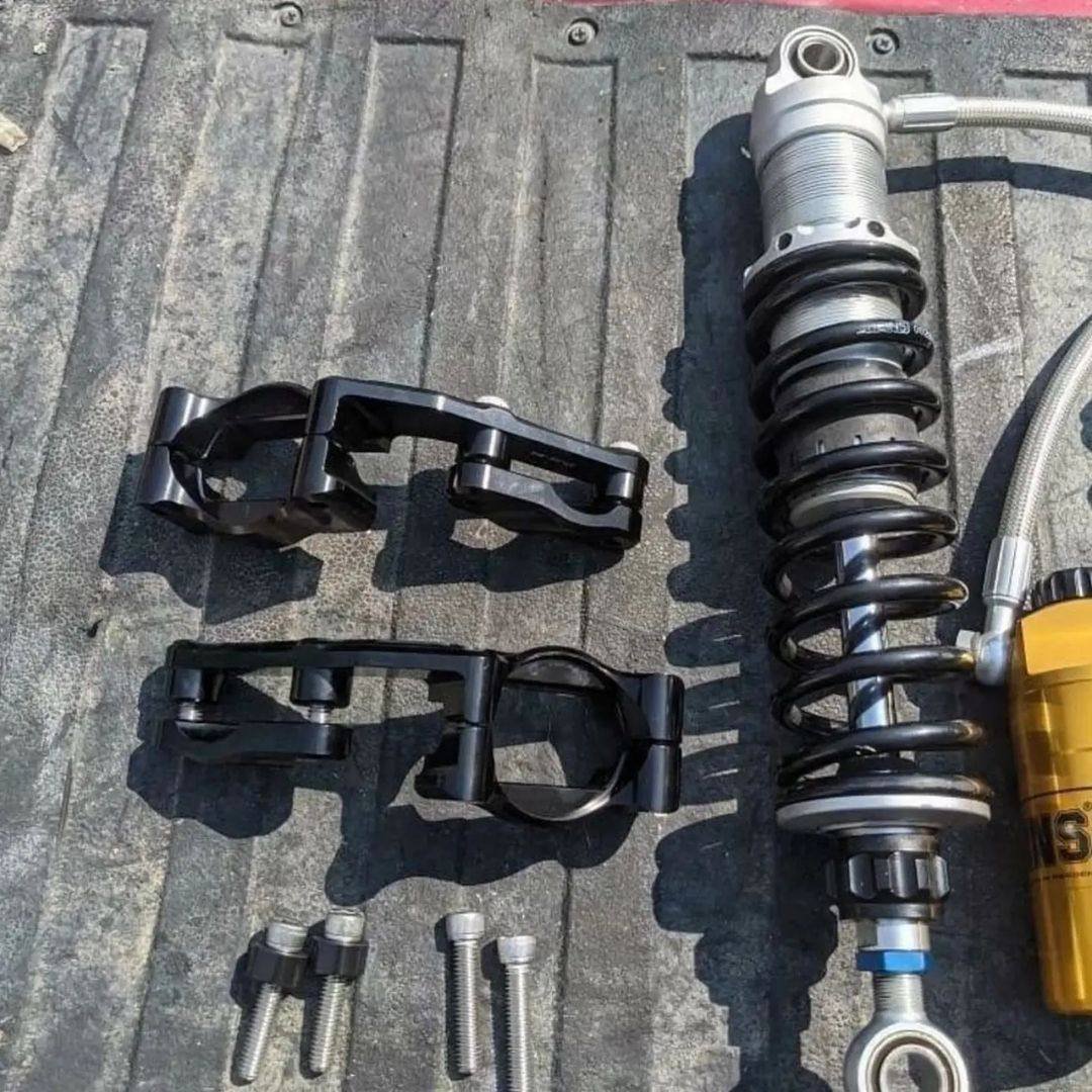 Ohlins 044 Rear Shocks With Reservoir Brackets - Image 3