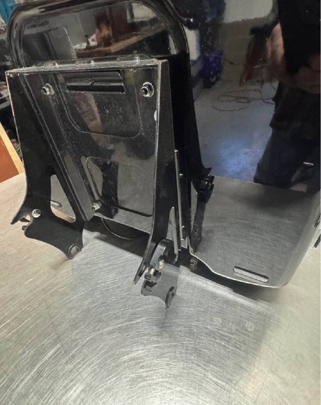 Harley-Davidson Motorcycle Trunk With Lights Luggage Rack and Backrest - Image 5