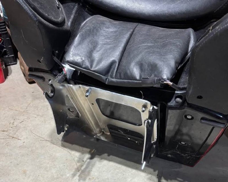 Harley-Davidson Motorcycle Trunk With Lights Luggage Rack and Backrest - Image 4