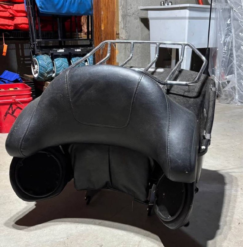 Harley-Davidson Motorcycle Trunk With Lights Luggage Rack and Backrest - Image 2