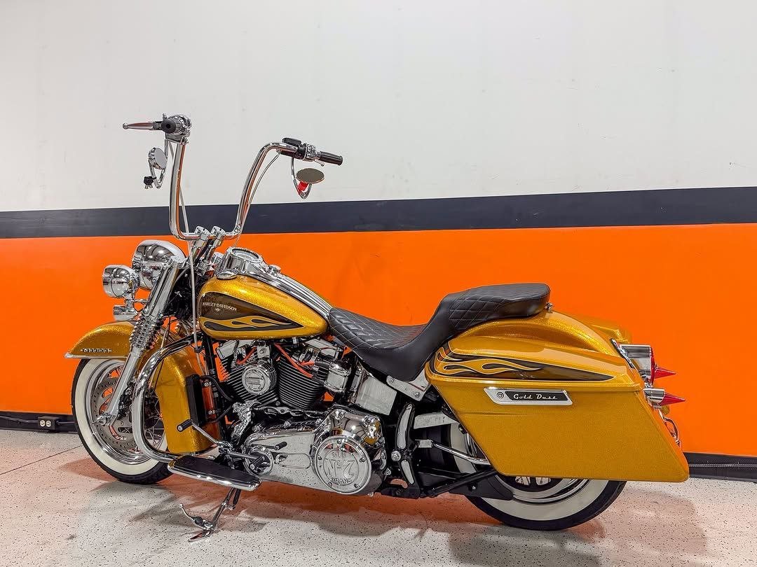2004 Harley-Davidson Heritage Softail Classic FLSTCI Cholo Style - Image 3