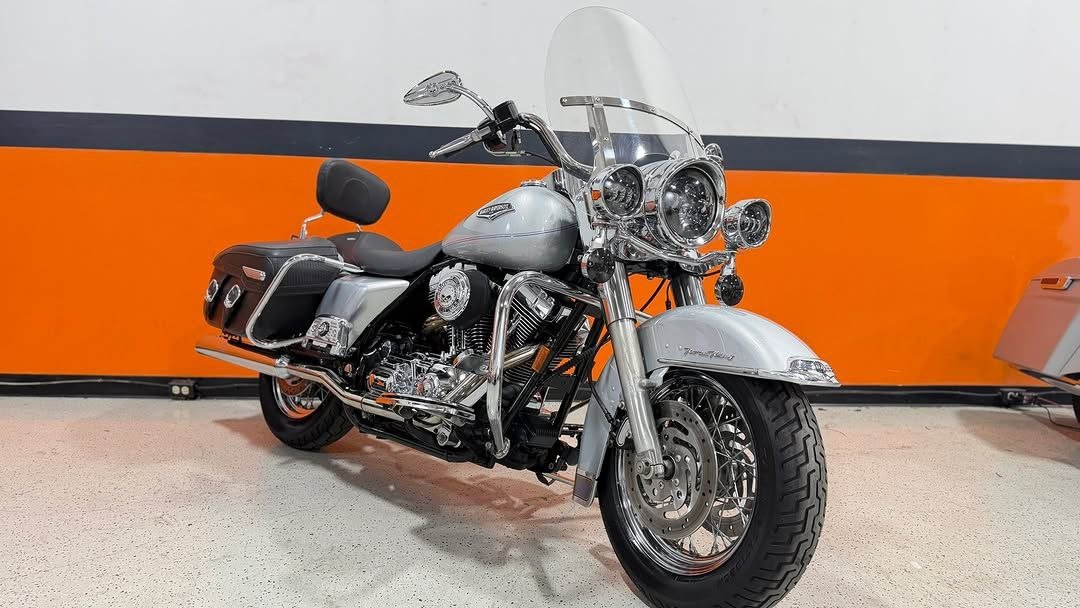 2004 Harley-Davidson Road King Classic FLHRCI True Duals Low Miles - Image 2