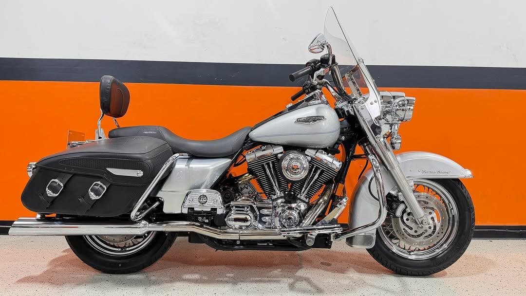 2004 Harley-Davidson Road King Classic FLHRCI True Duals Low Miles - Image 3
