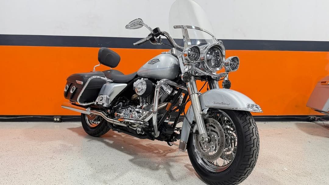 2004 Harley-Davidson Road King Classic FLHRCI True Duals Low Miles - Image 5