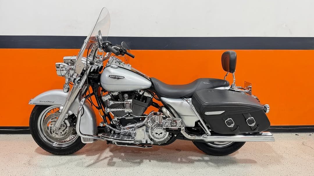 2004 Harley-Davidson Road King Classic FLHRCI True Duals Low Miles