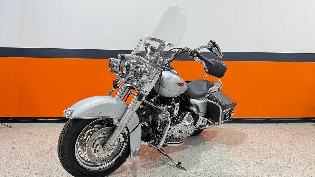 2004 Harley-Davidson Road King Classic FLHRCI True Duals Low Miles - Image 8