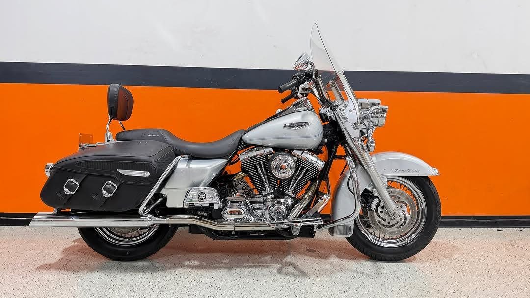 2004 Harley-Davidson Road King Classic FLHRCI True Duals Low Miles - Image 9