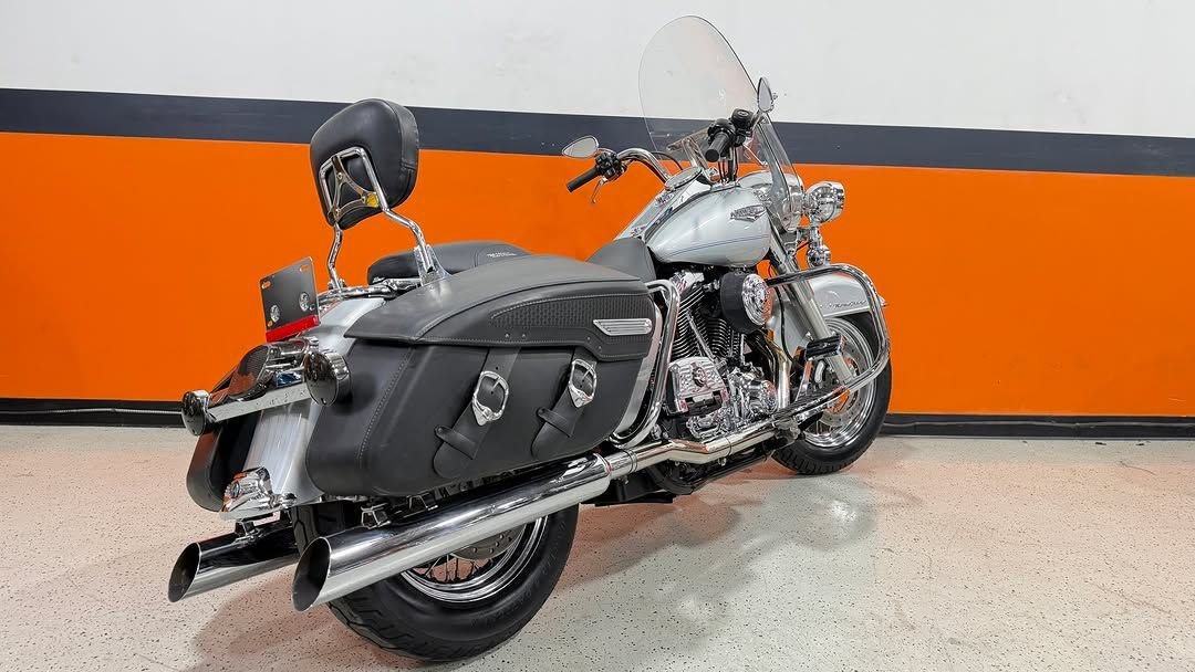 2004 Harley-Davidson Road King Classic FLHRCI True Duals Low Miles - Image 10