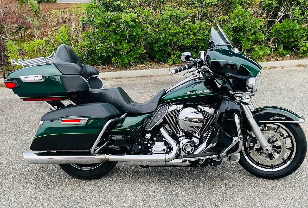 2015 Harley Davidson Ultra Ltd Low Very clean Ultra Ltd Low with 25K highway miles on it, Daymaker lights, custom grips, 2 tone paint, 103ci engine, 6 speed transmission, cruise control, custom exhaust pipes, runs and rides great! - Image 8