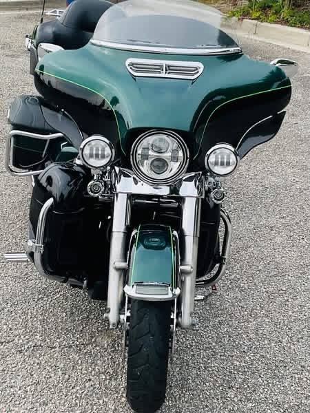 2015 Harley Davidson Ultra Ltd Low Very clean Ultra Ltd Low with 25K highway miles on it, Daymaker lights, custom grips, 2 tone paint, 103ci engine, 6 speed transmission, cruise control, custom exhaust pipes, runs and rides great! - Image 10
