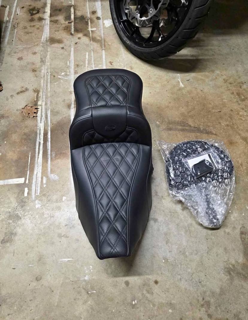 Extended Reach Heated Saddlemen Road Sofa seat for Harley-Davidson Touring motorcycle