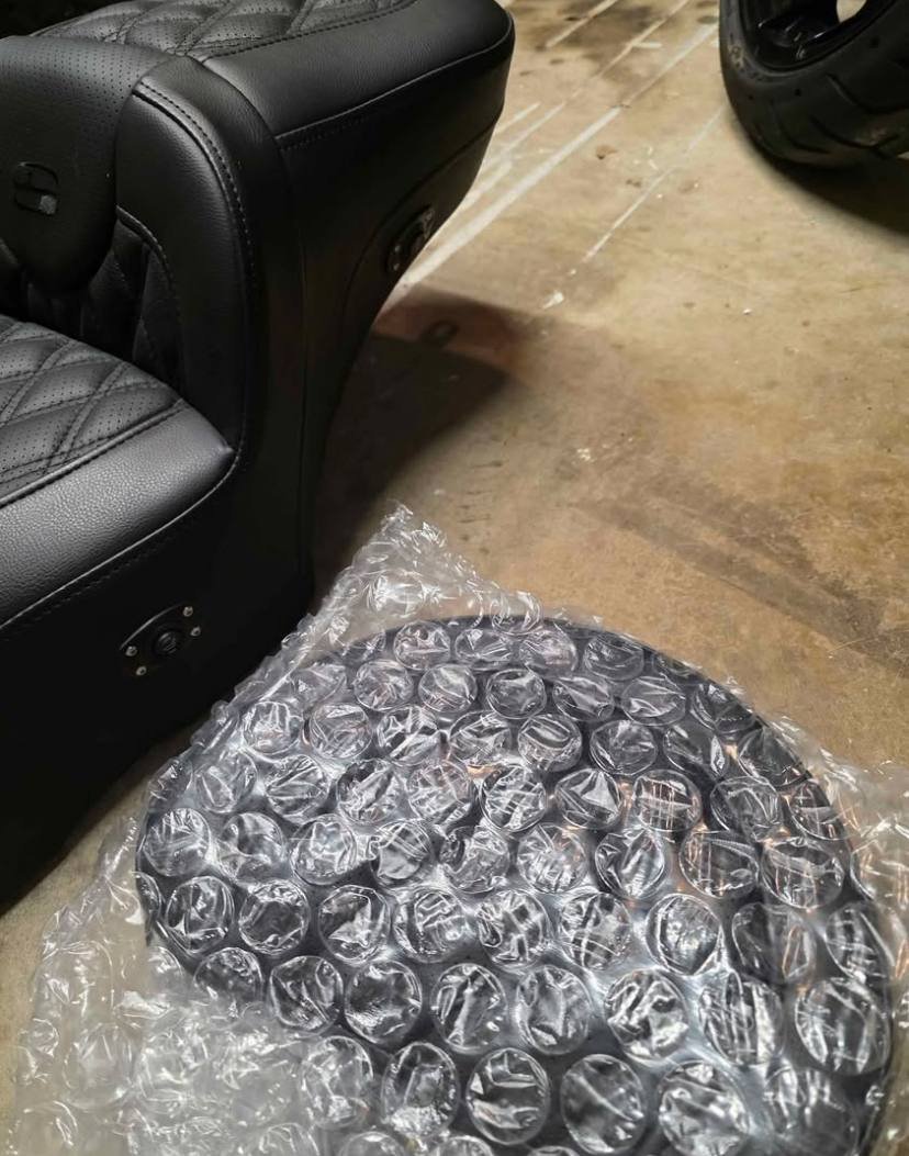 Extended Reach Heated Saddlemen Road Sofa Seat for Harley-Davidson Touring Models - Image 4