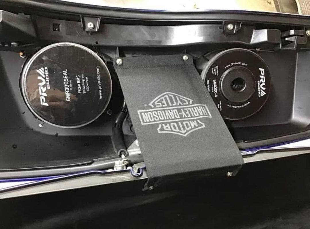 Harley-Davidson Touring OEM Superior Blue Saddlebags with Four PVR Audio Speakers - Image 3