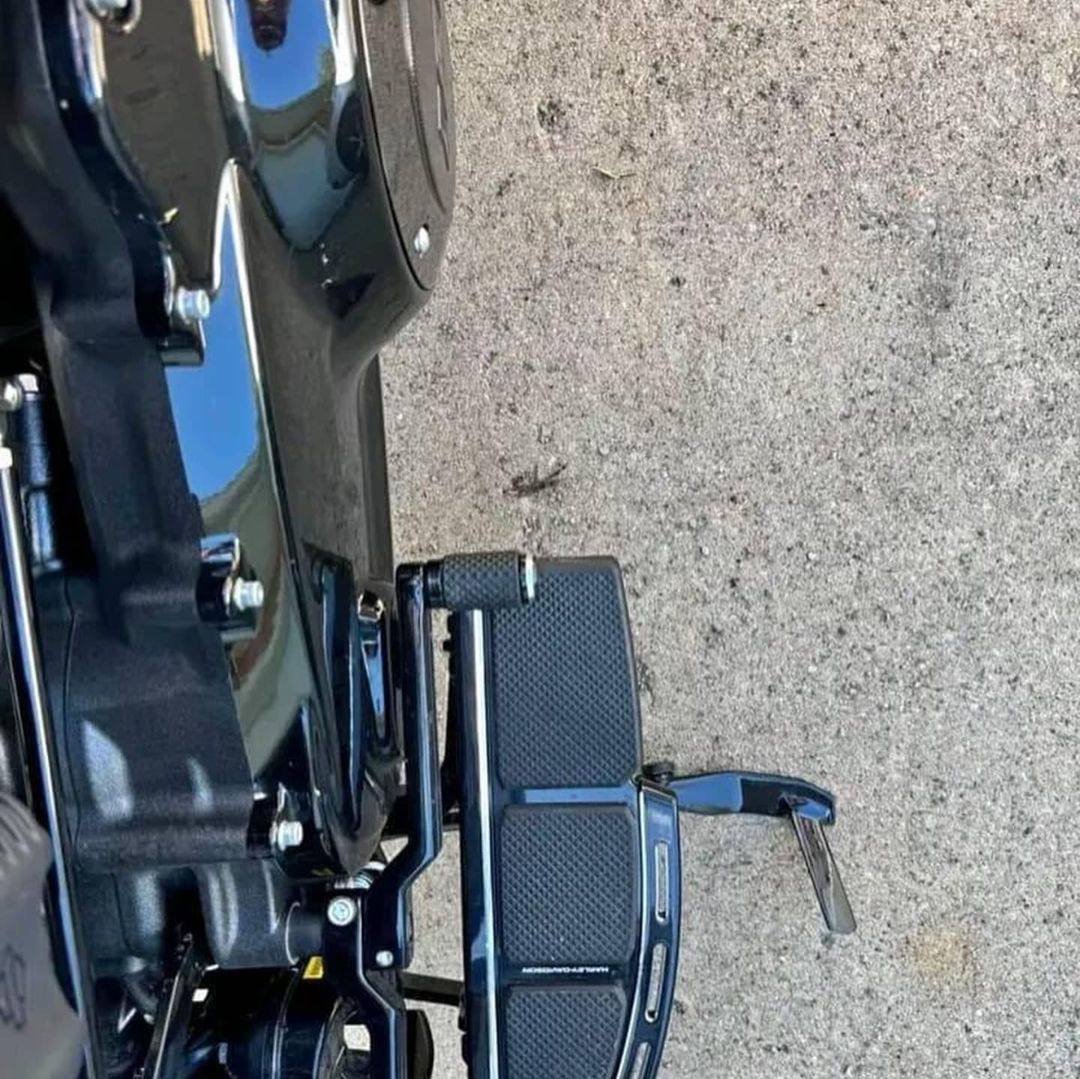 Adversary CVO Parts Package for Harley-Davidson Touring Models – Like New - Image 3