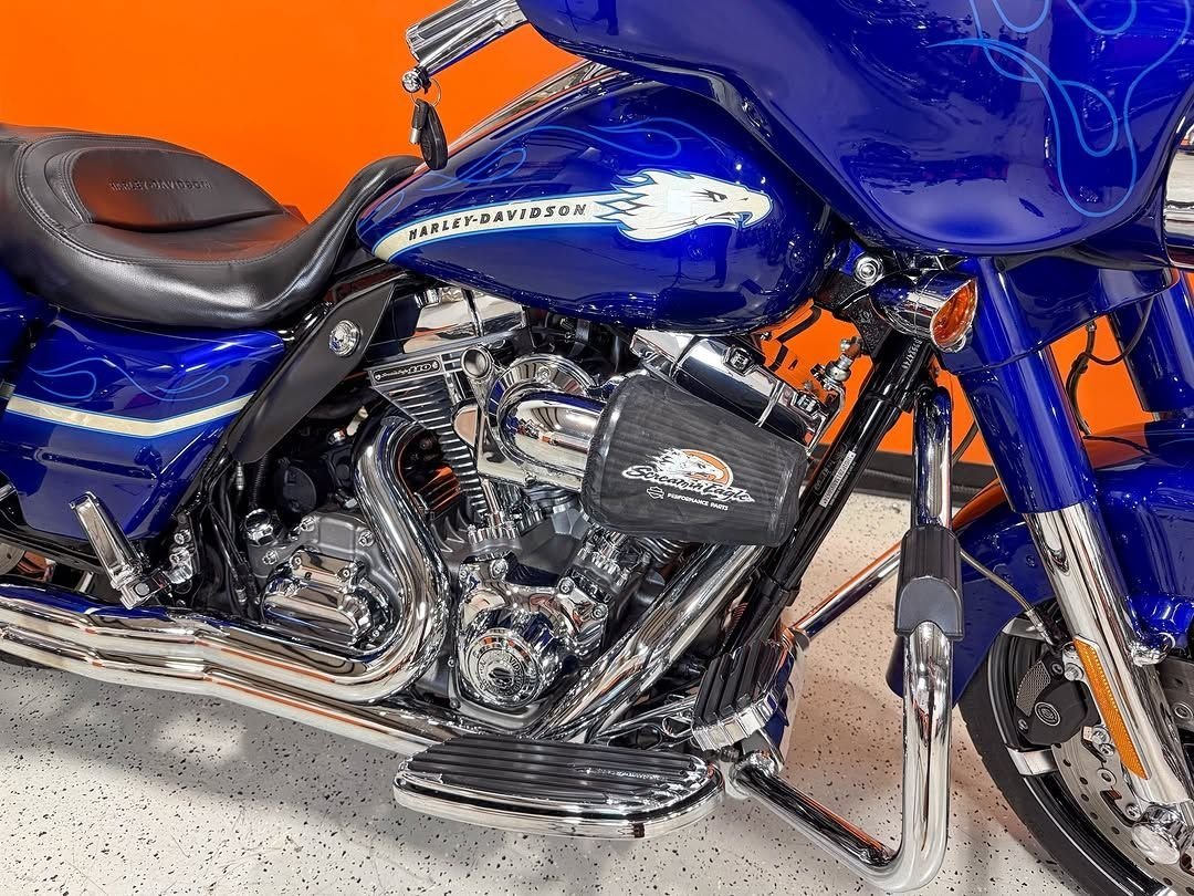 2010 Harley-Davidson CVO Street Glide FLHXSE 110 For Sale - Image 4