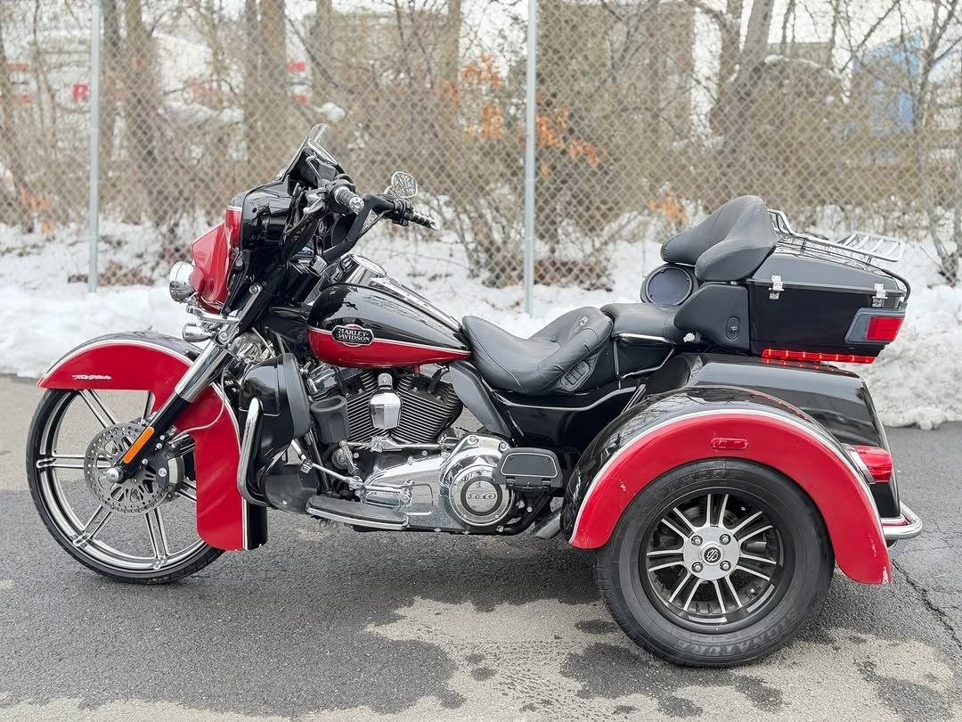 2012 Harley-Davidson Tri-Glide Ultra Classic FLHTCUTG 26” Big Wheel Custom Trike – 110” Screamin’ Eagle - Image 6