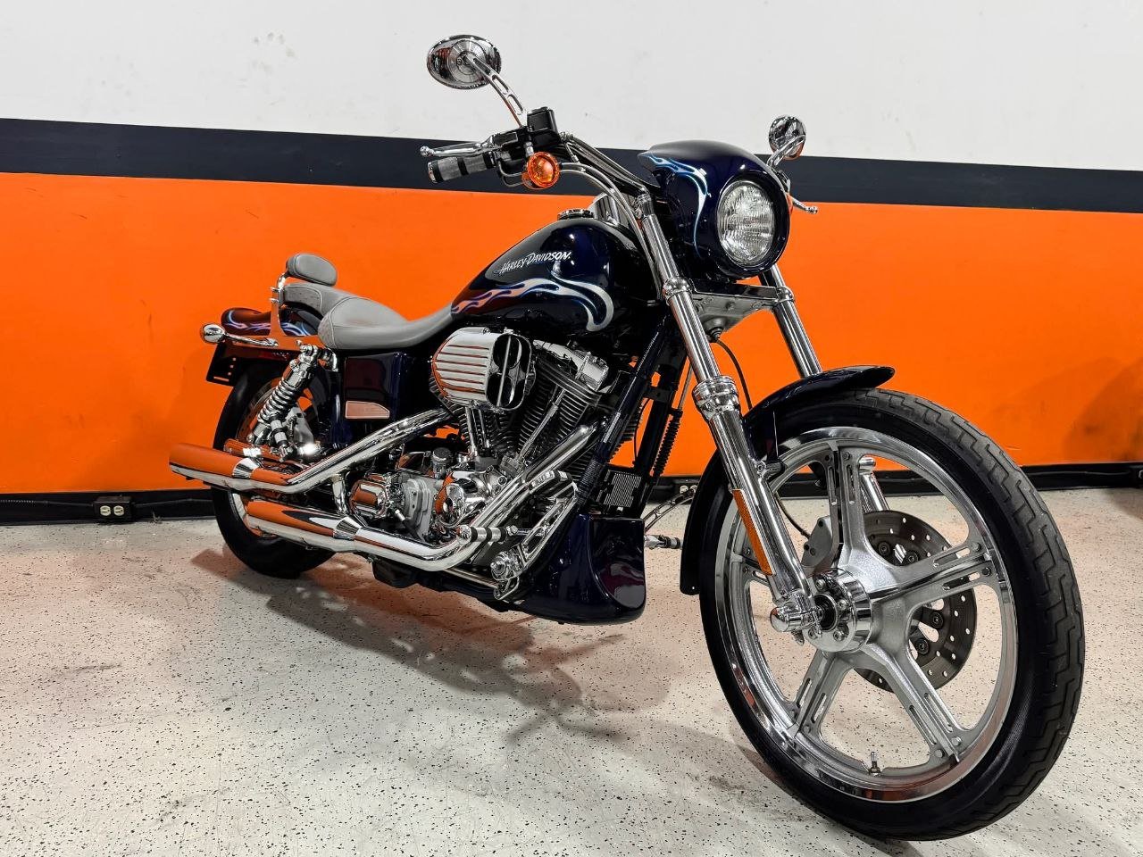 2002 Harley-Davidson CVO Dyna Wide Glide FXDWG3 Switchblade - Image 4