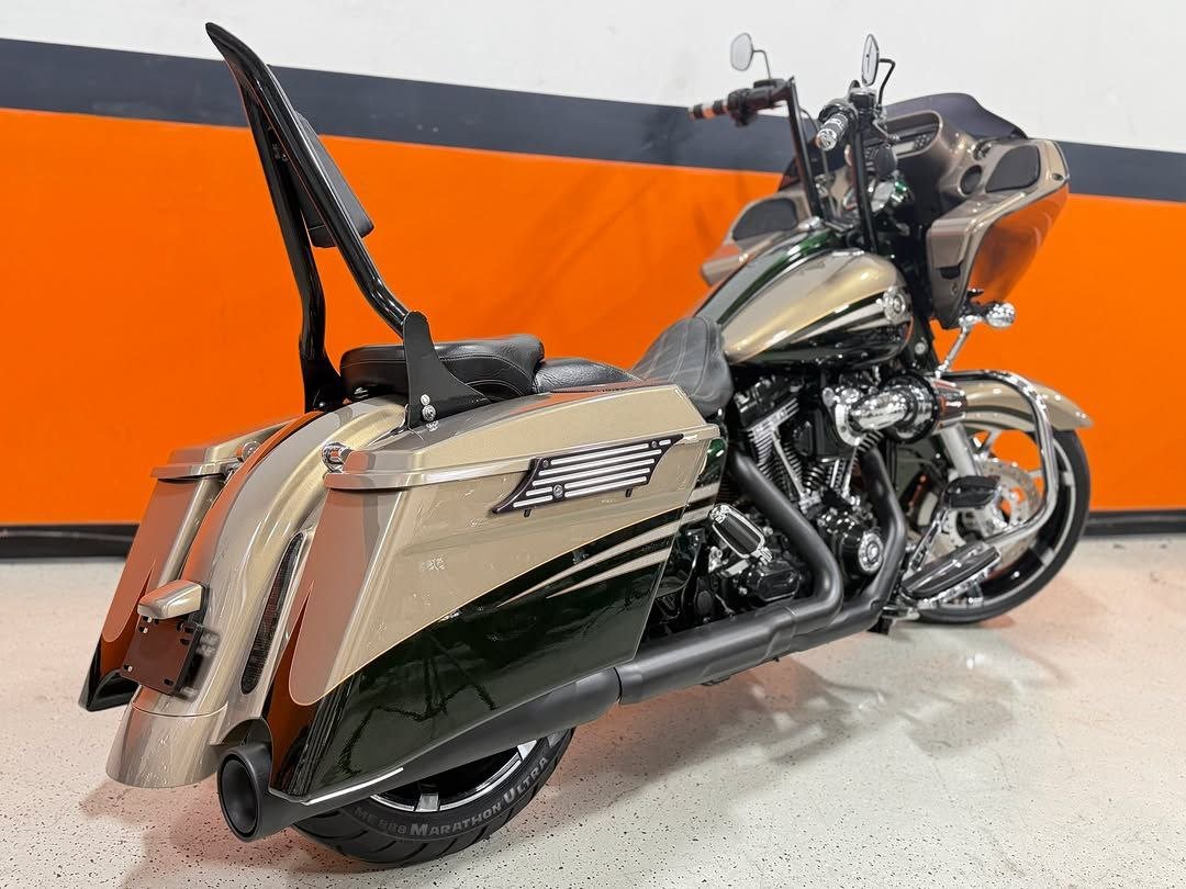 2013 Harley-Davidson CVO Road Glide Custom FLTRXSE2 - Image 9