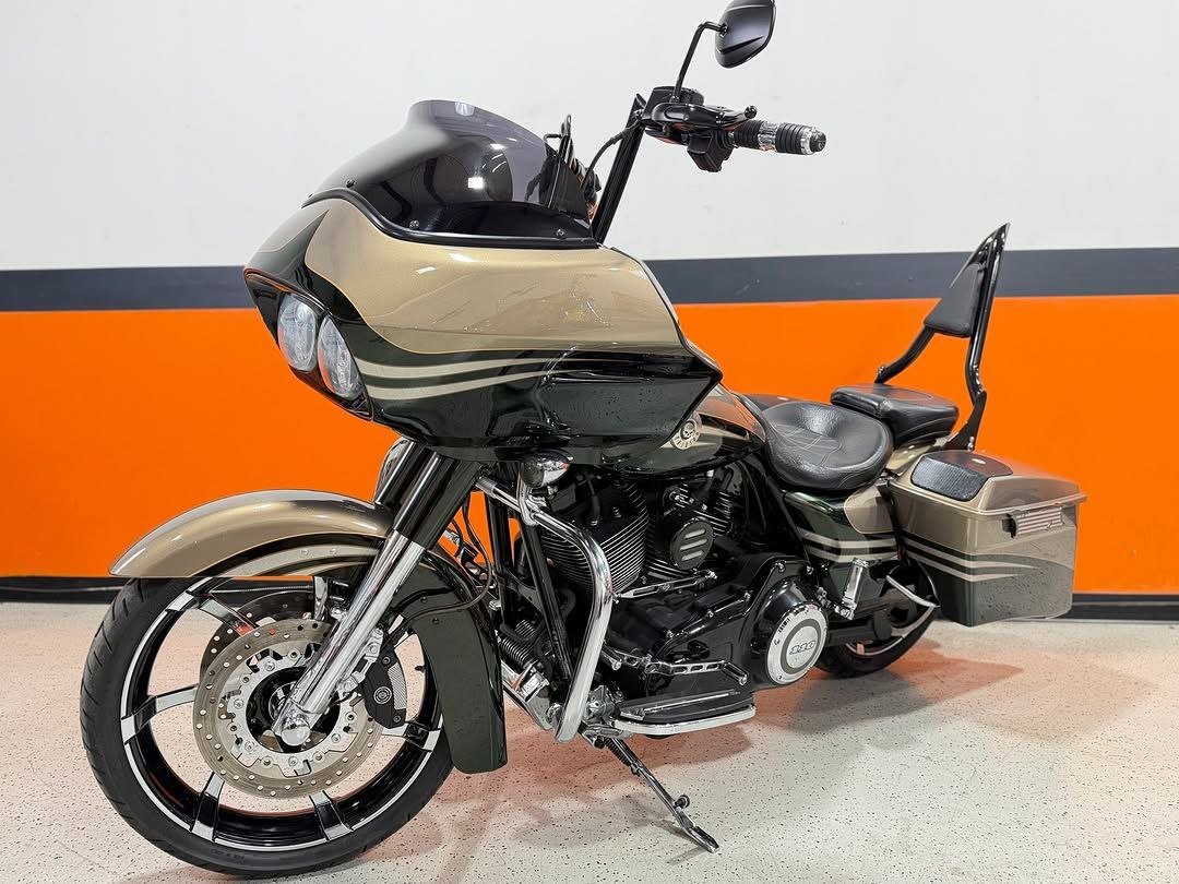 2013 Harley-Davidson CVO Road Glide Custom FLTRXSE2 - Image 8