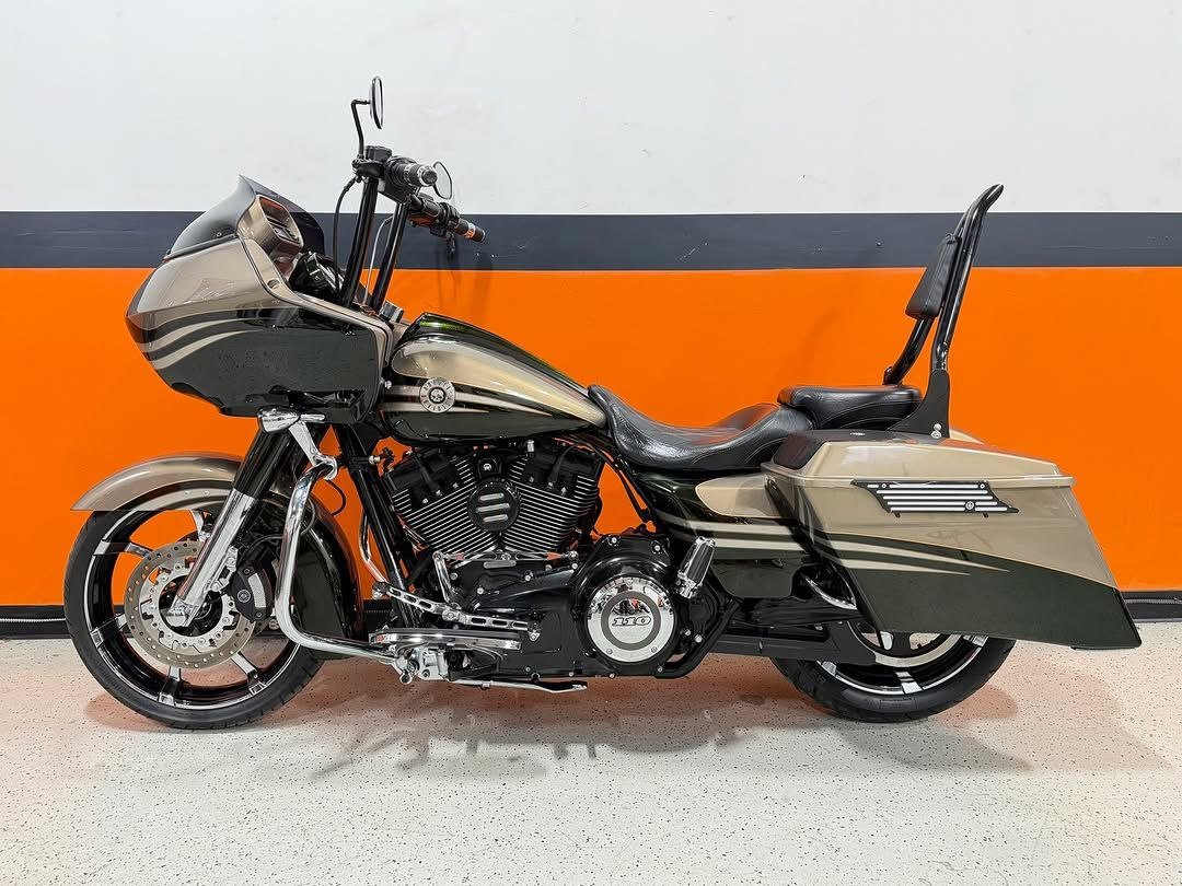 2013 Harley-Davidson CVO Road Glide FLTRXSE2 touring motorcycle