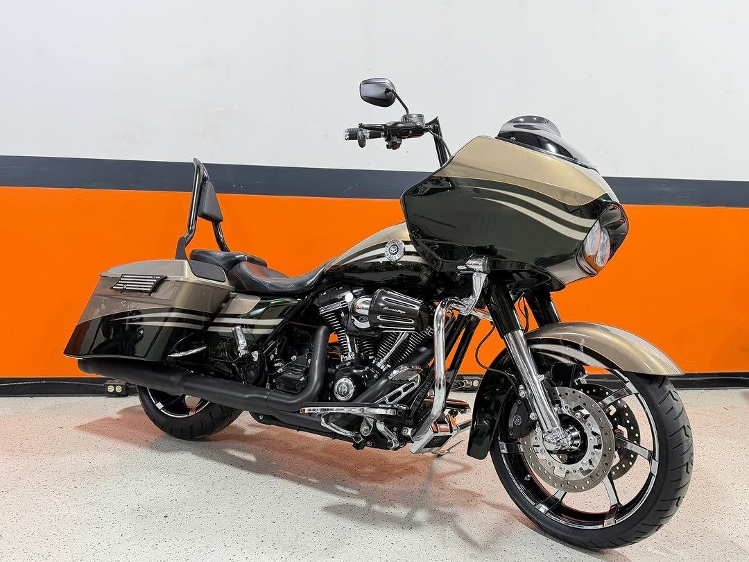 2013 Harley-Davidson CVO Road Glide Custom FLTRXSE2 - Image 6