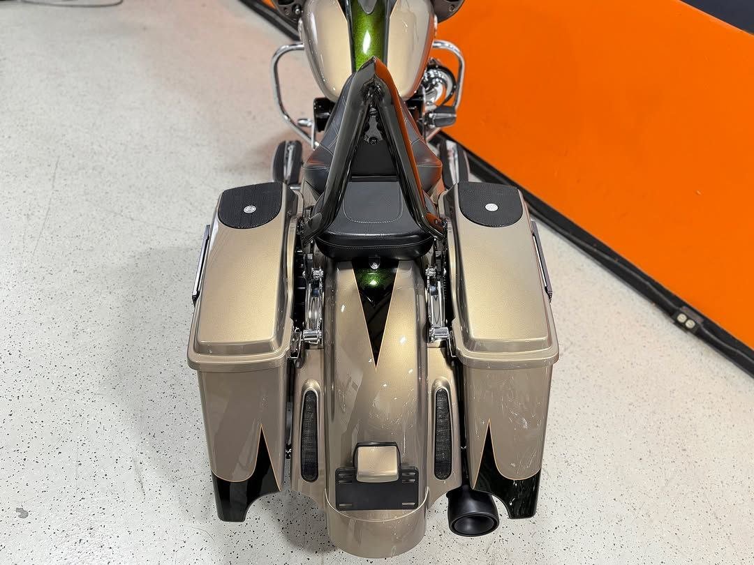 2013 Harley-Davidson CVO Road Glide Custom FLTRXSE2 - Image 4