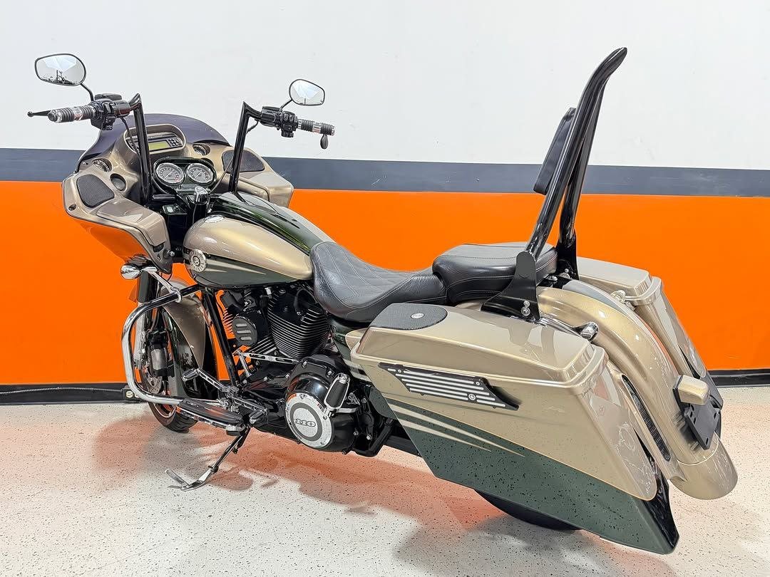 2013 Harley-Davidson CVO Road Glide Custom FLTRXSE2 - Image 3
