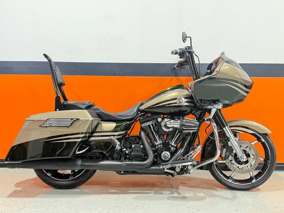 2013 Harley-Davidson CVO Road Glide FLTRXSE2 touring motorcycle