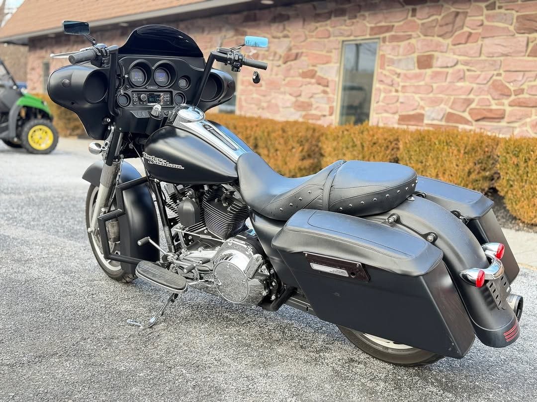2012 Harley-Davidson Street Glide FLHX - Image 3