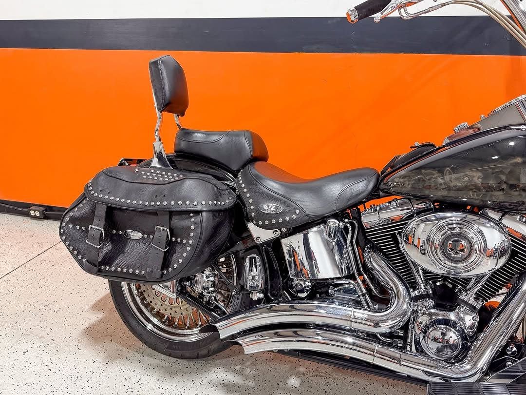 2004 Harley-Davidson Heritage Softail Classic FLSTCI - Image 9