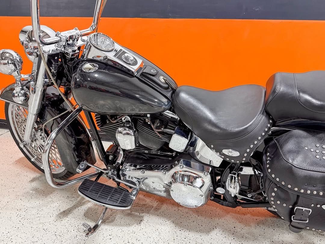 2004 Harley-Davidson Heritage Softail Classic FLSTCI - Image 6