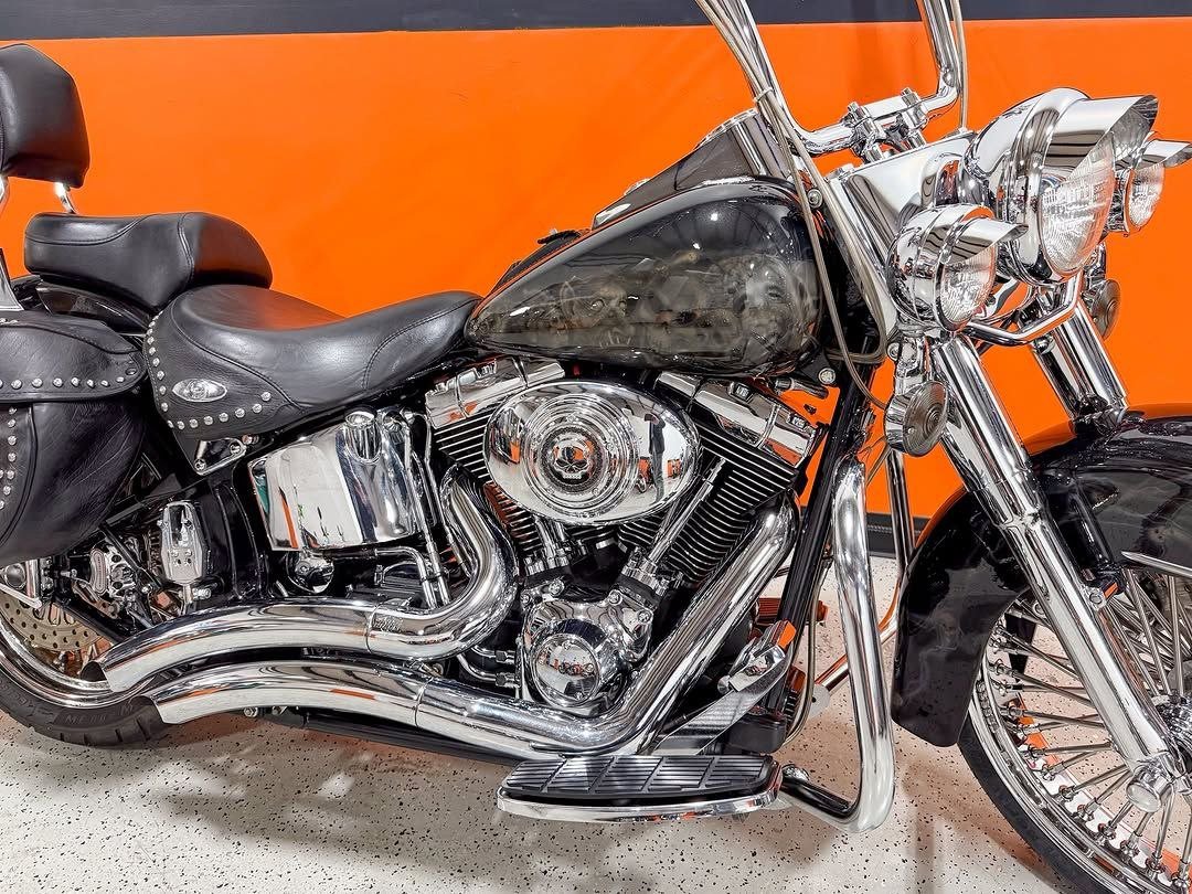 2004 Harley-Davidson Heritage Softail Classic FLSTCI - Image 5
