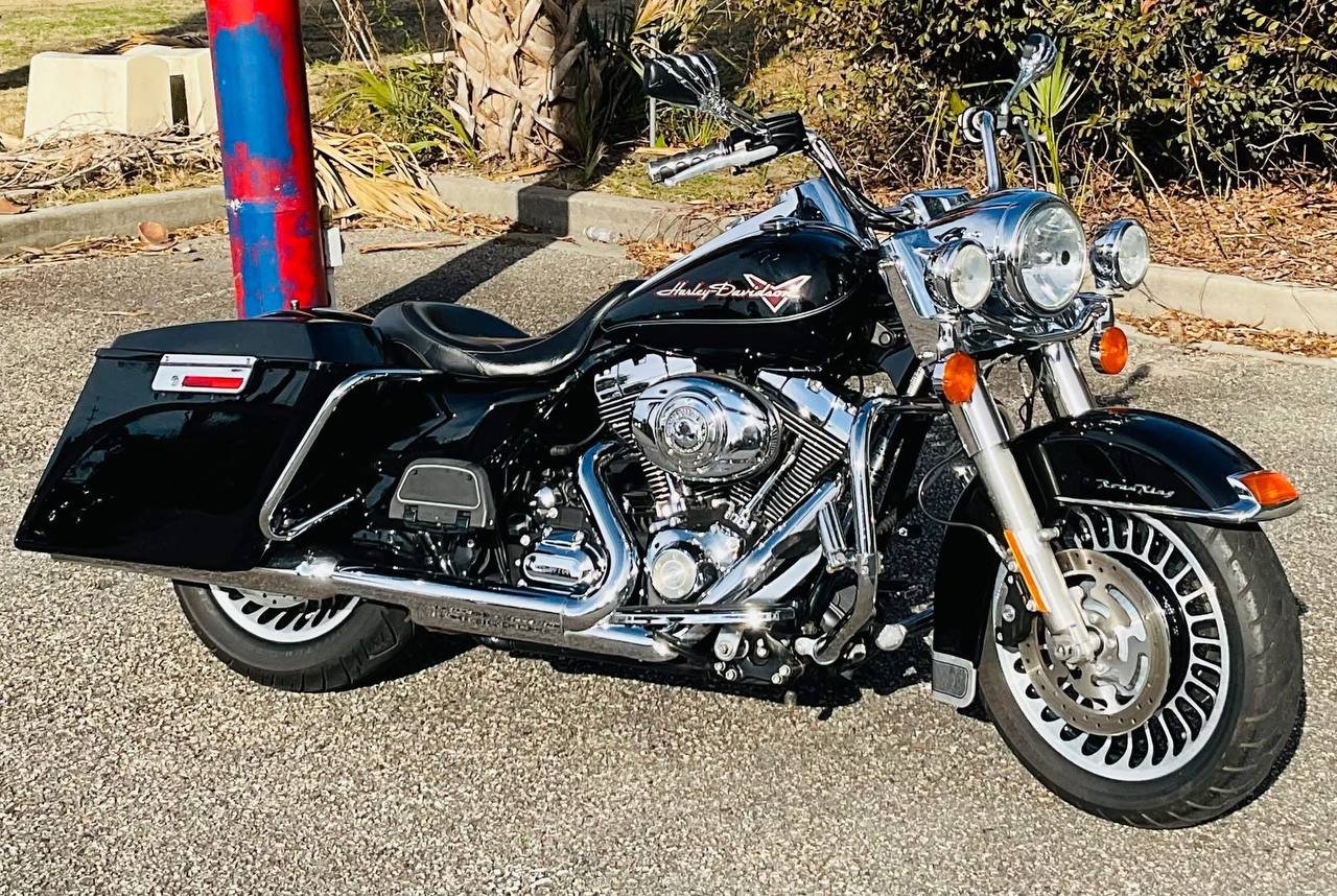 2011 Harley-Davidson Road King Custom Touring Bagger
